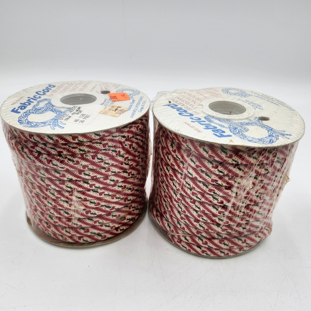 60 ft Vintage Suzanne McNeill NEW Fabric Cord Red heart green trim Christmas